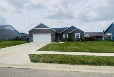 Home For Sale in Syracuse, Indiana