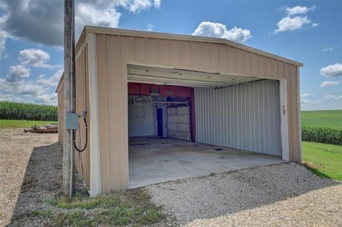 Picture of Home For Sale in Olin, Iowa, United States