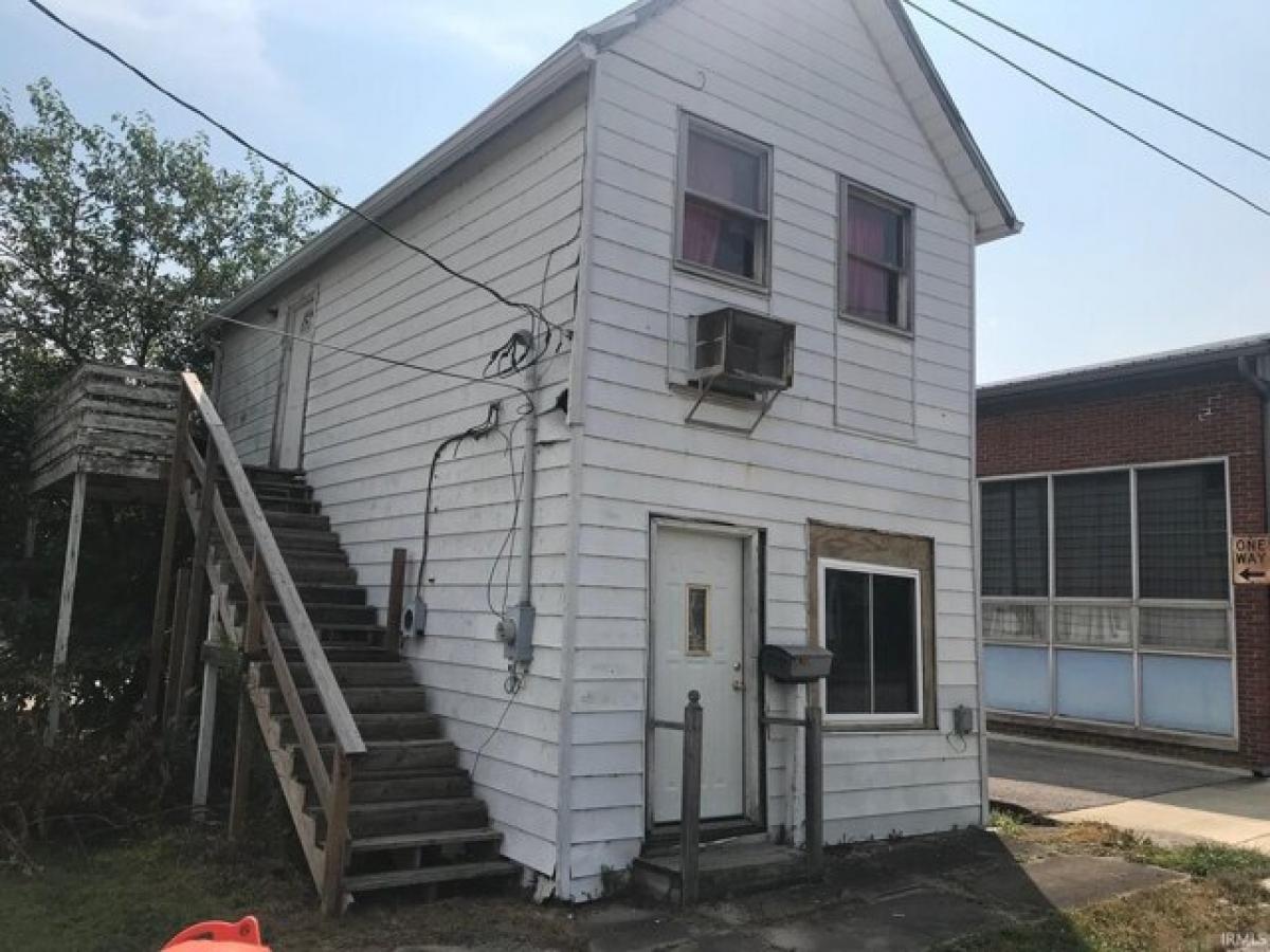 Picture of Home For Sale in Oakland City, Indiana, United States