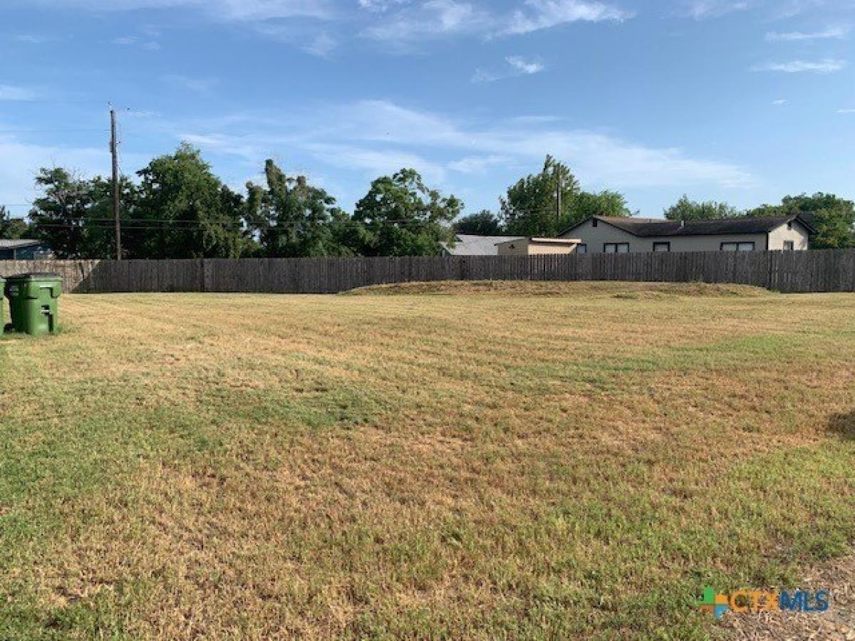 Picture of Residential Land For Sale in Gonzales, Texas, United States