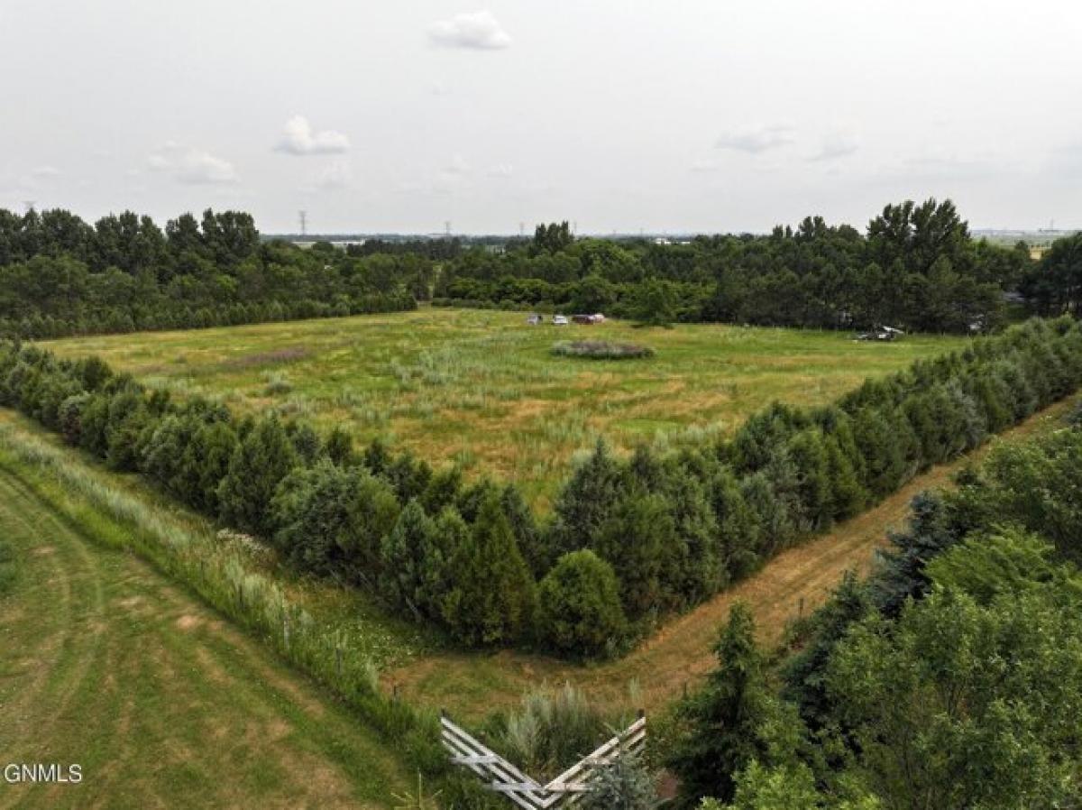 Picture of Residential Land For Sale in Bismarck, North Dakota, United States