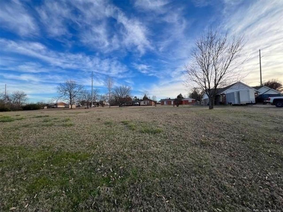 Picture of Residential Land For Sale in Ada, Oklahoma, United States