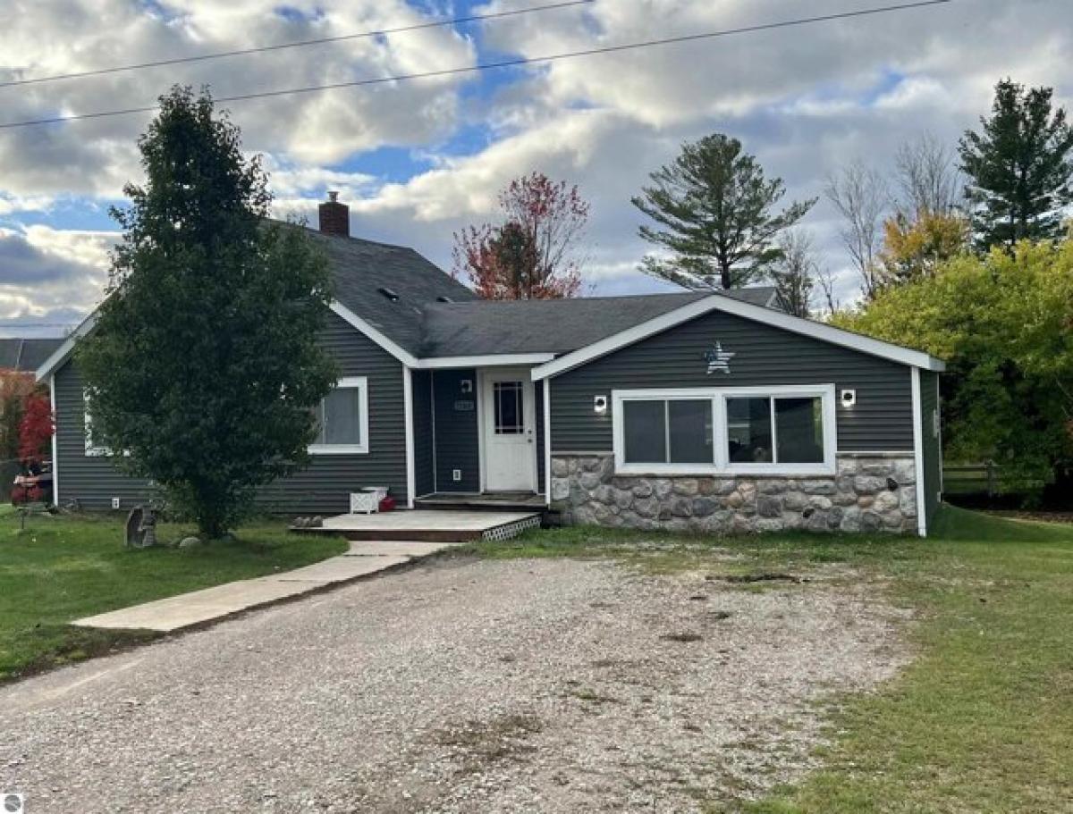 Picture of Home For Sale in Kewadin, Michigan, United States