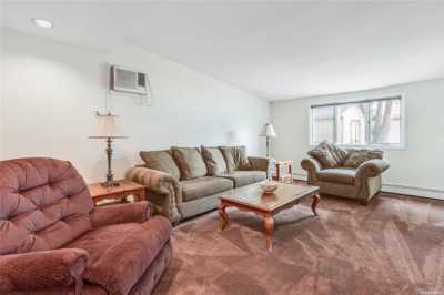 Home For Sale in Levittown, New York