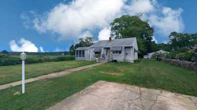 Home For Sale in Tiverton, Rhode Island