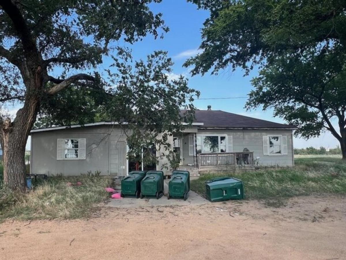 Picture of Home For Sale in Harper, Kansas, United States