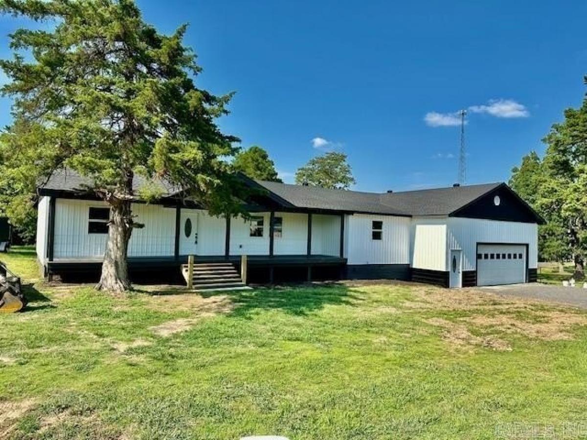 Picture of Home For Sale in Pleasant Plains, Arkansas, United States