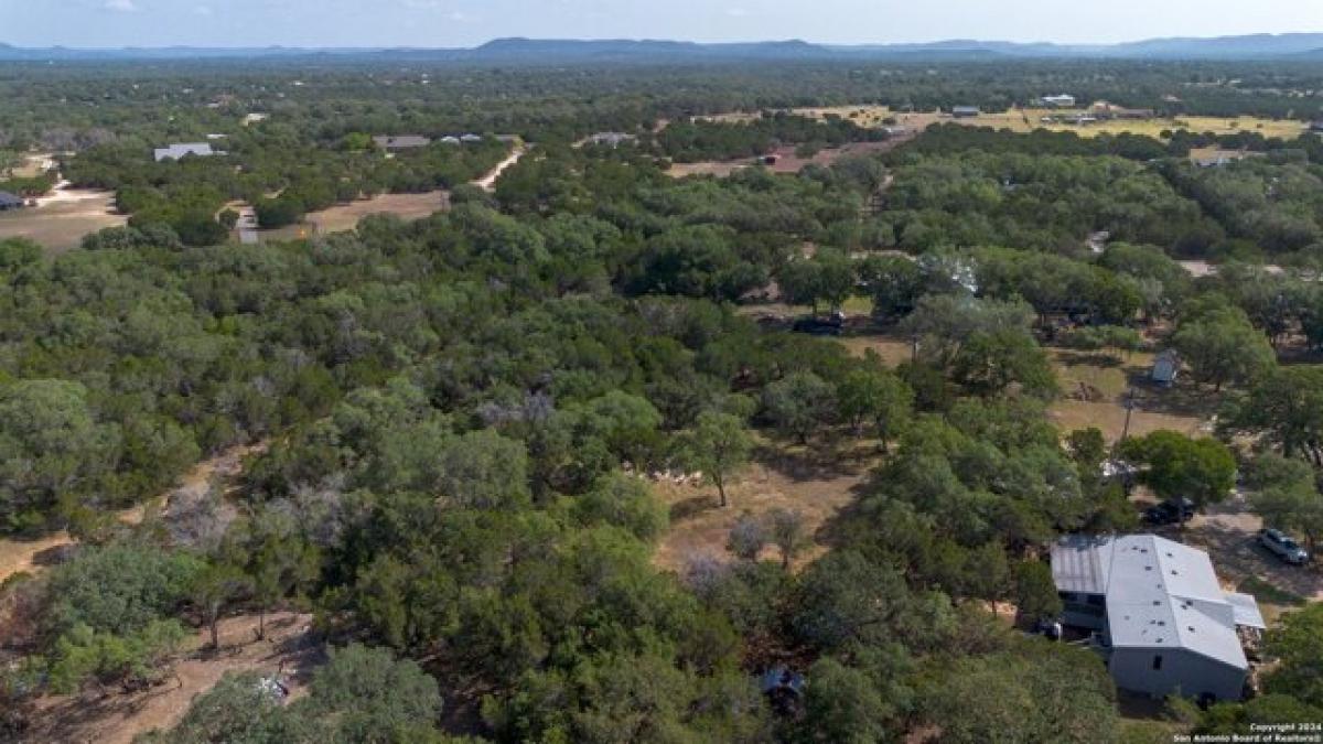 Picture of Residential Land For Sale in Pipe Creek, Texas, United States