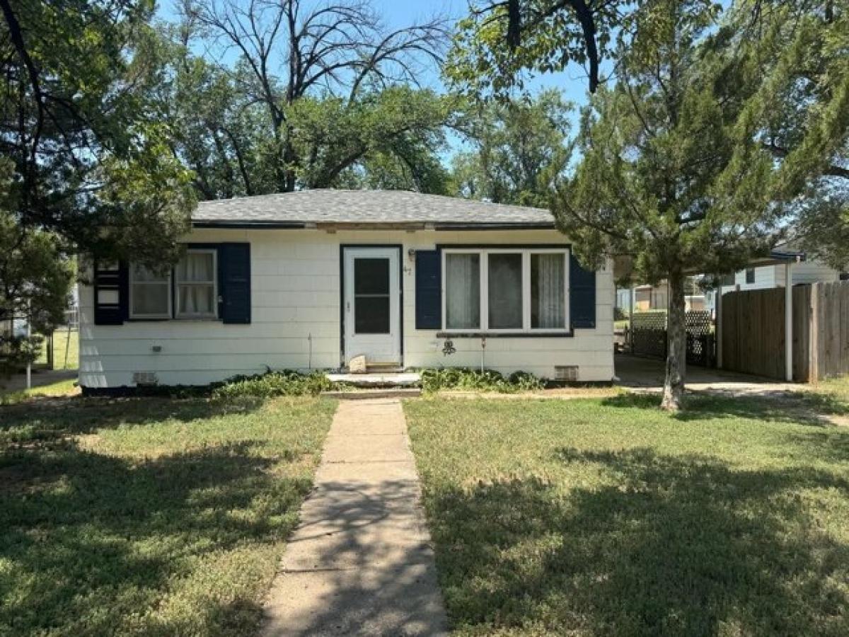 Picture of Home For Sale in Elkhart, Kansas, United States