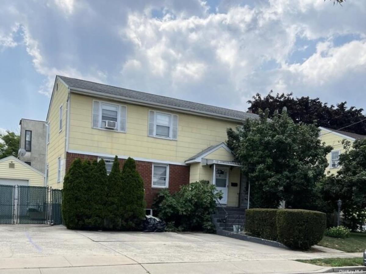 Picture of Home For Sale in Lynbrook, New York, United States