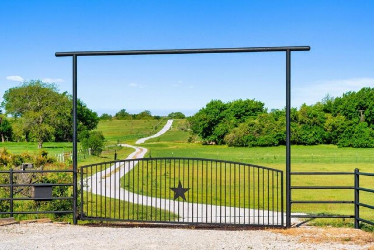 Picture of Residential Land For Sale in Alvord, Texas, United States