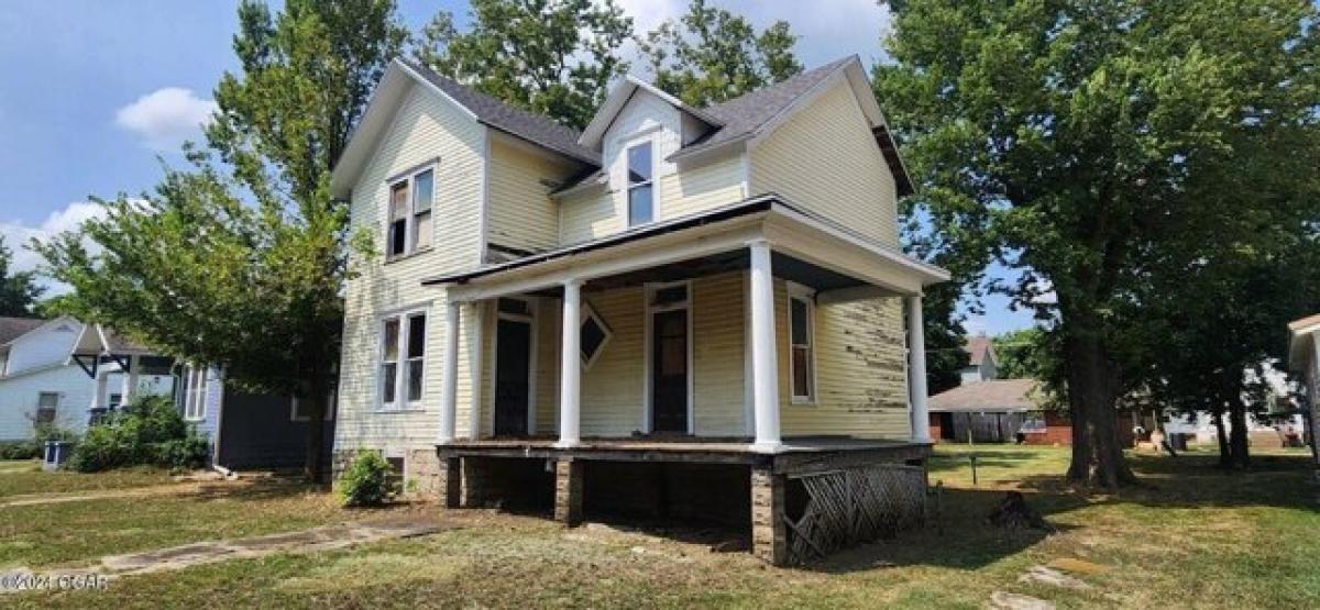 Picture of Home For Sale in Fort Scott, Kansas, United States