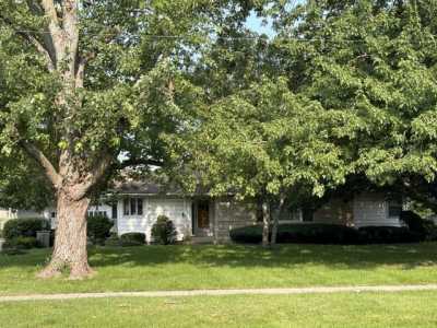 Home For Sale in Watseka, Illinois