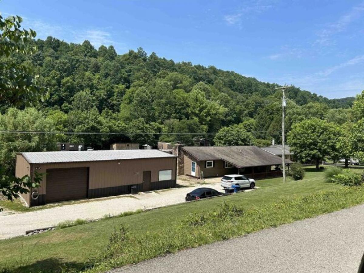 Picture of Home For Sale in Wayne, West Virginia, United States