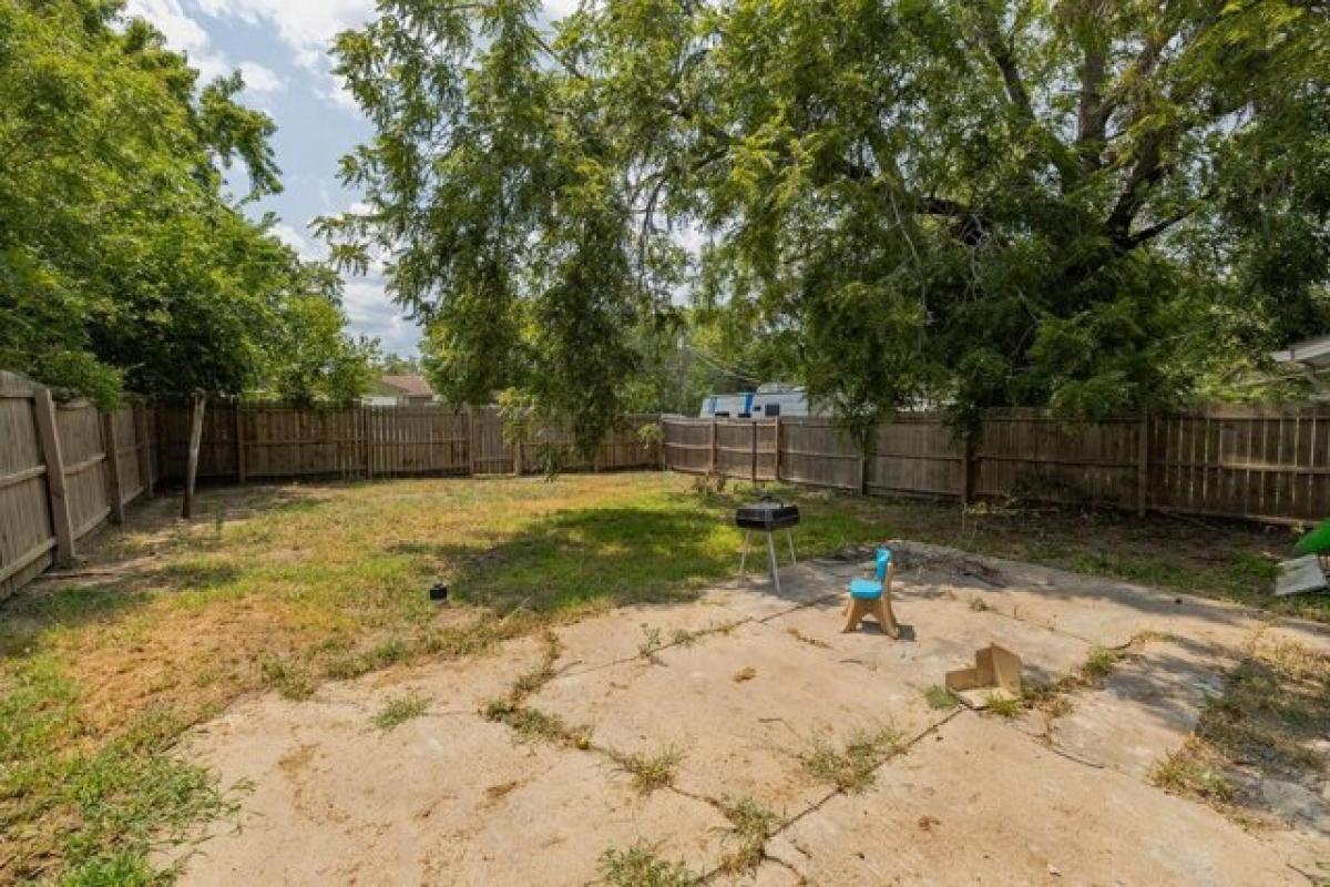 Picture of Home For Sale in Newton, Kansas, United States