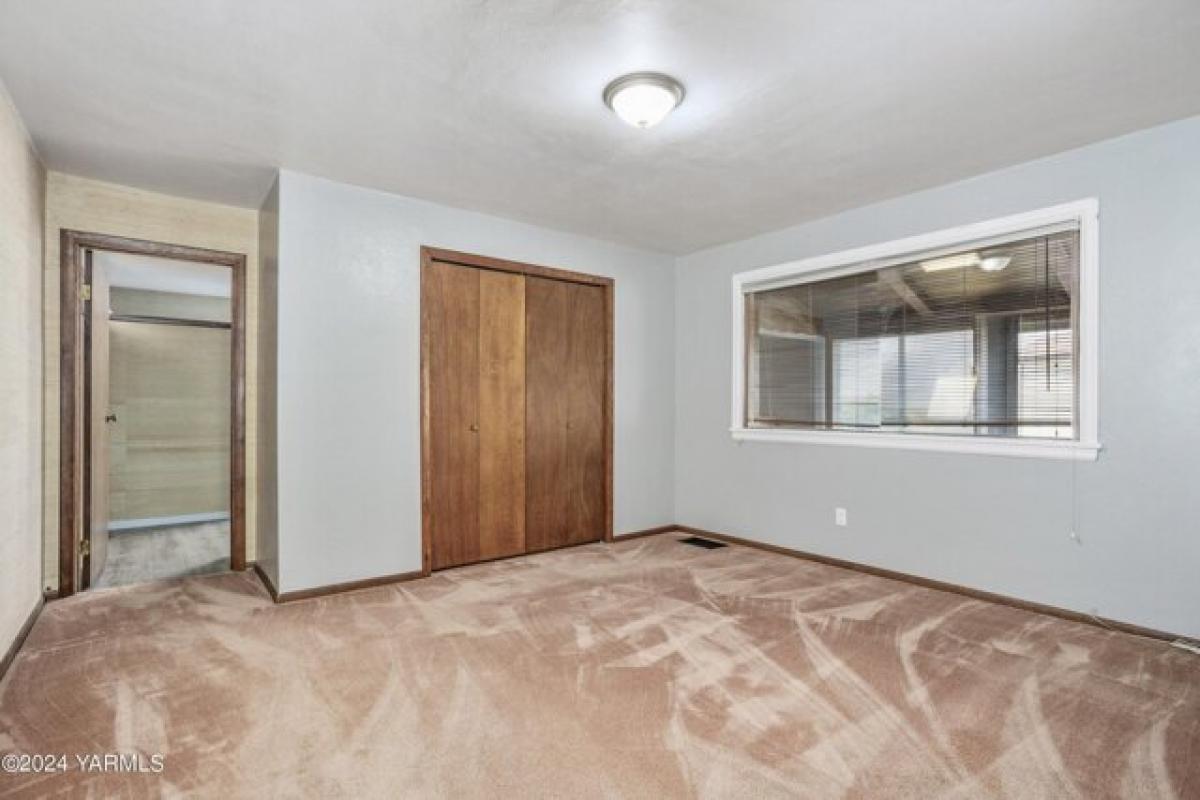 Picture of Home For Sale in Prosser, Washington, United States