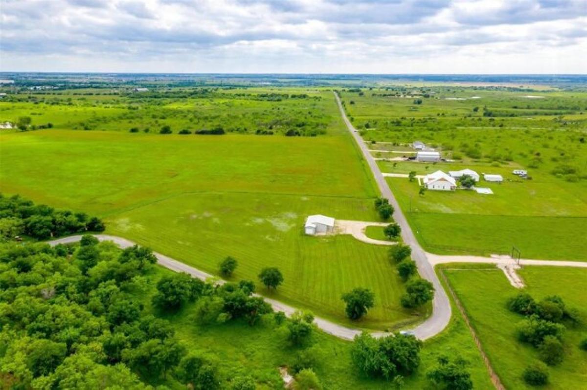 Picture of Residential Land For Sale in Midlothian, Texas, United States