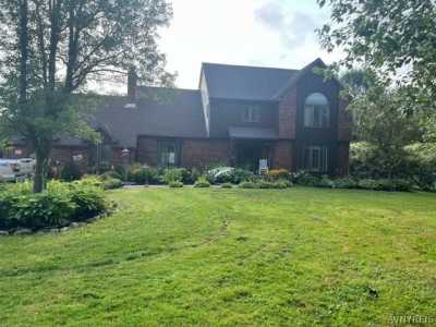 Home For Sale in Lancaster, New York