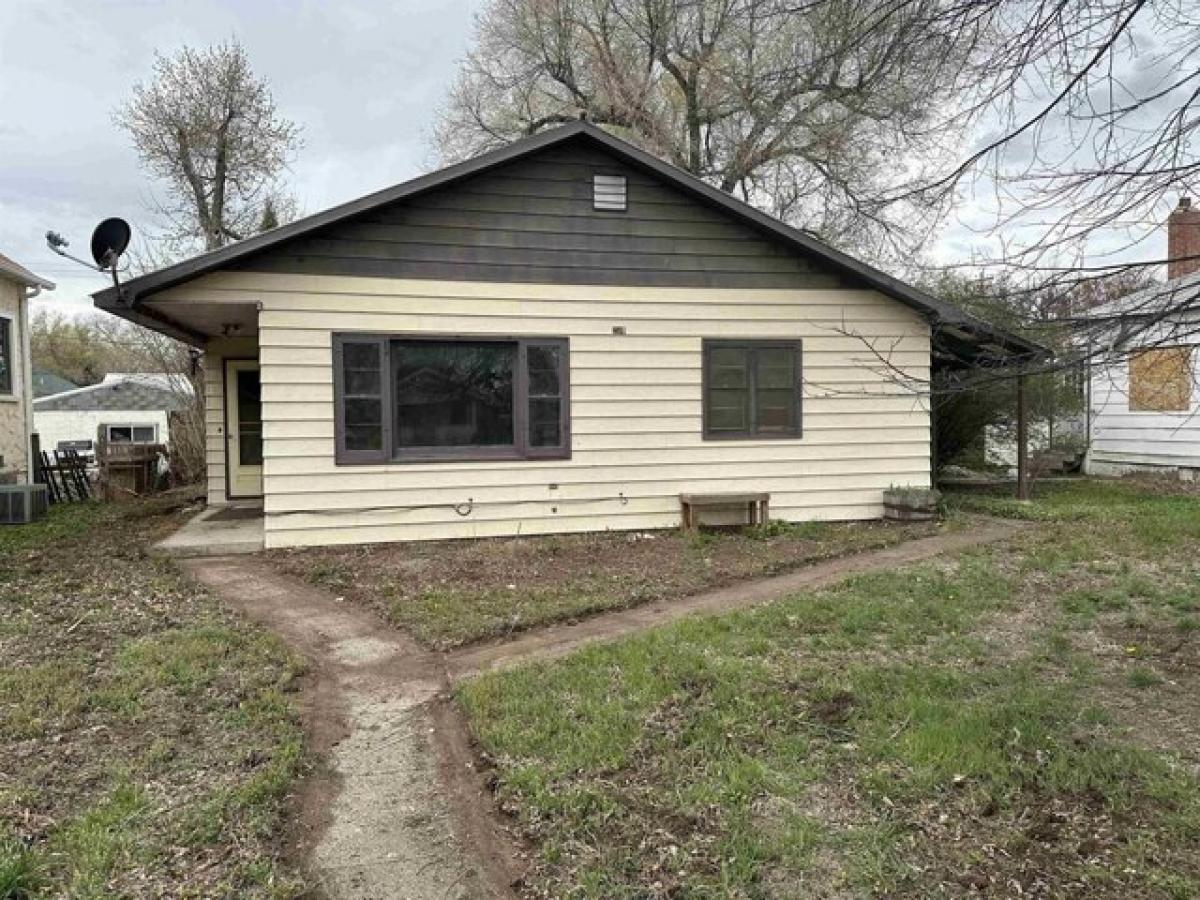 Picture of Home For Sale in Edgemont, South Dakota, United States