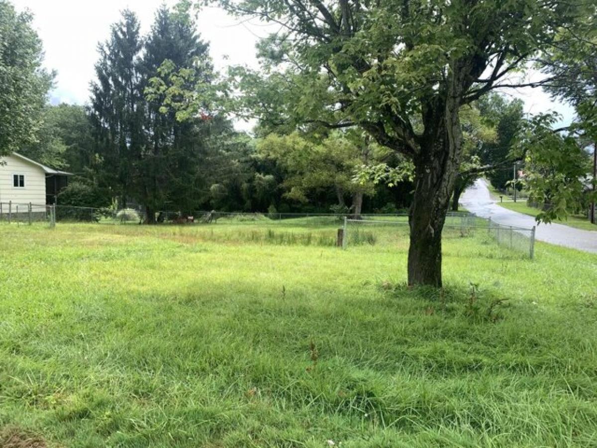 Picture of Residential Land For Sale in Oak Hill, West Virginia, United States