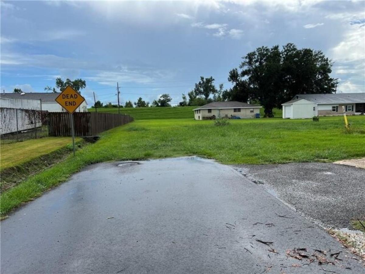 Picture of Residential Land For Sale in Norco, Louisiana, United States