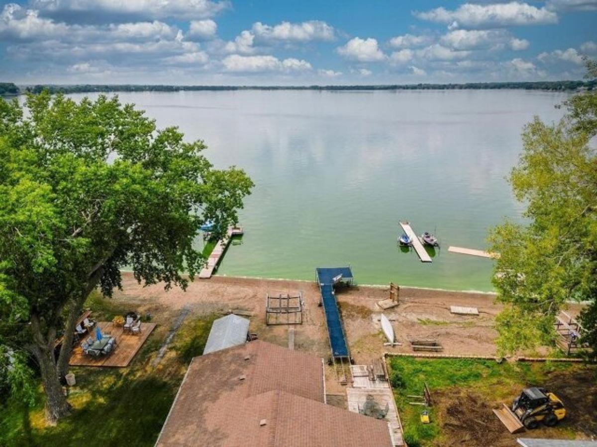 Picture of Home For Sale in Chester, South Dakota, United States