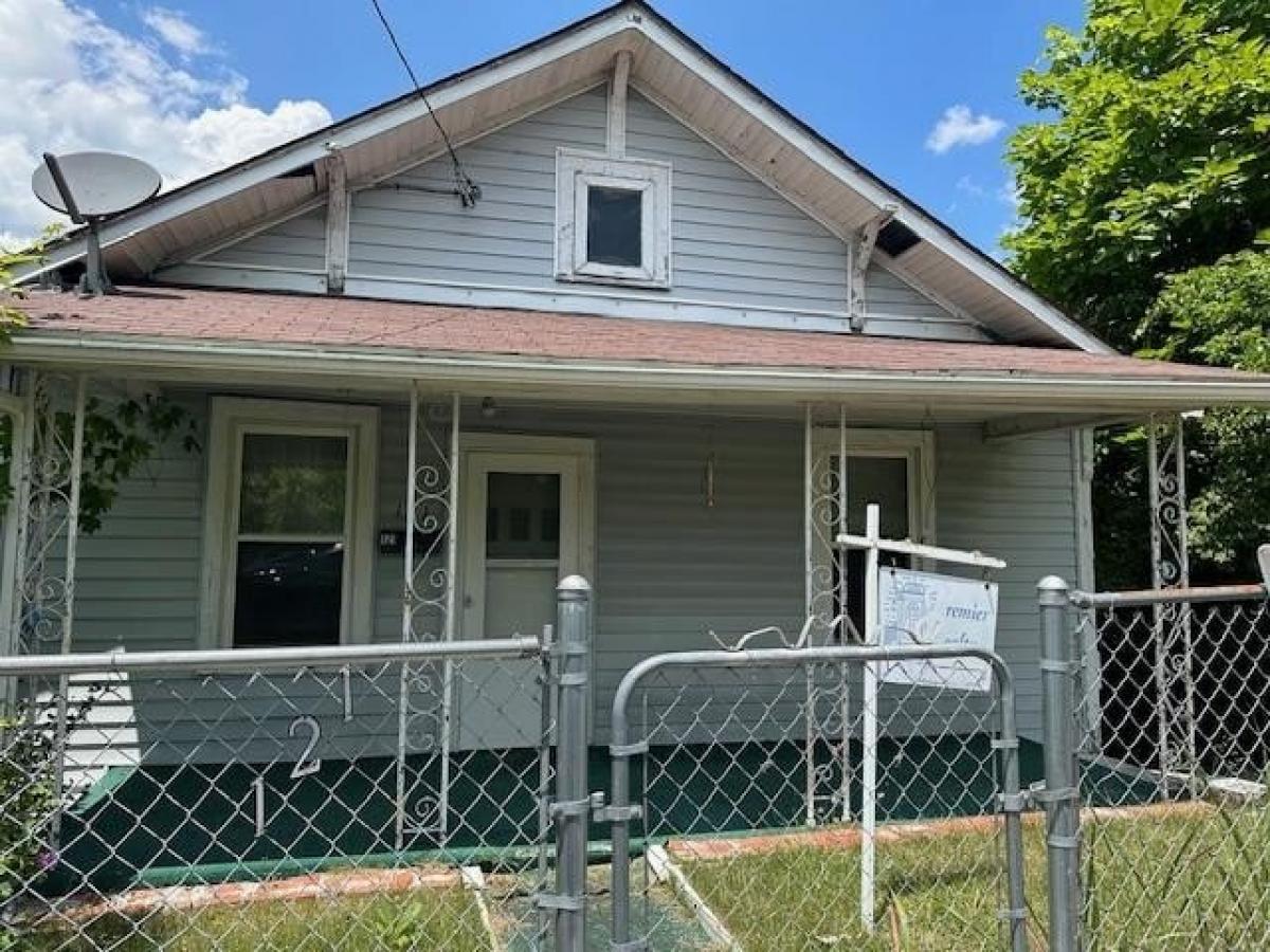 Picture of Home For Sale in Bluefield, Virginia, United States