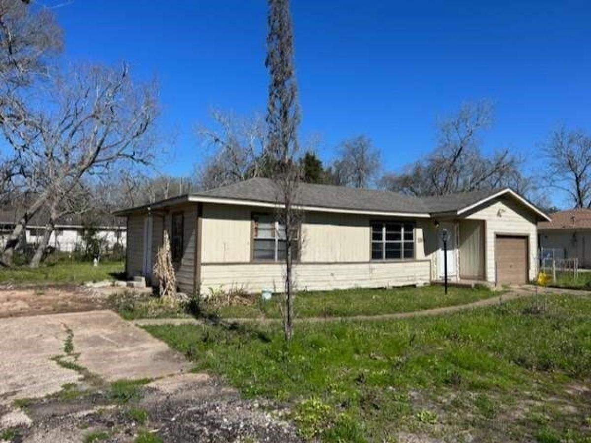 Picture of Home For Sale in Clute, Texas, United States