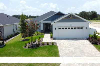 Home For Sale in Oxford, Florida