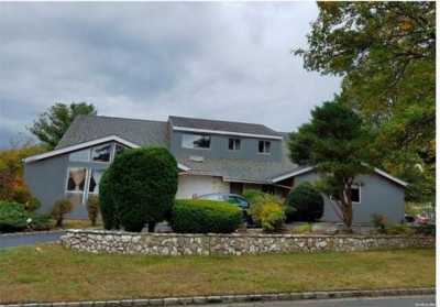 Home For Rent in Syosset, New York