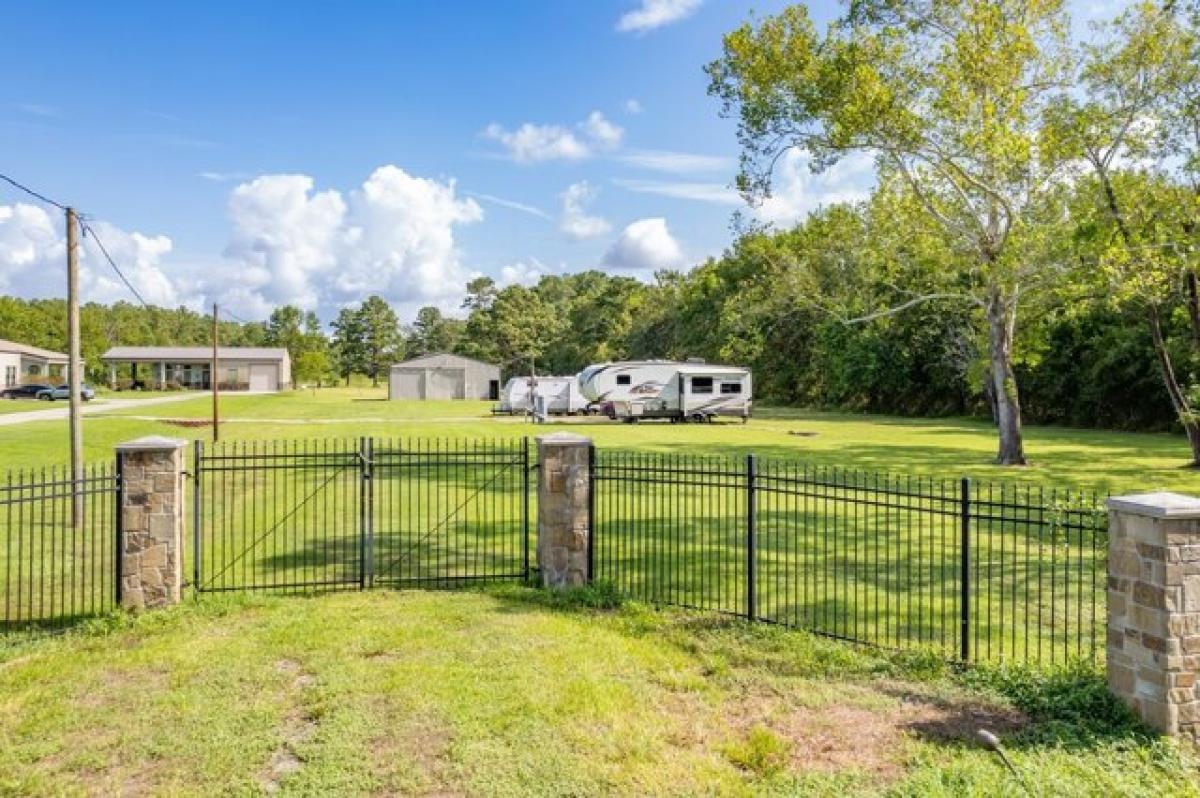 Picture of Residential Land For Sale in Crosby, Texas, United States