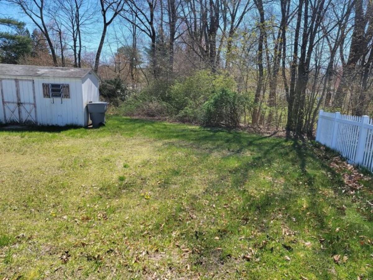 Picture of Home For Sale in Enfield, Connecticut, United States