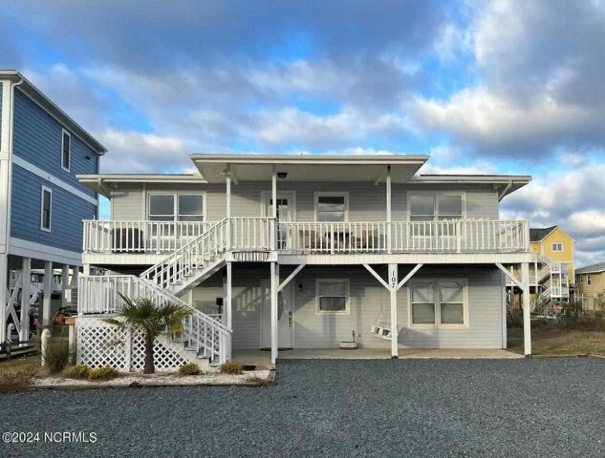 Picture of Home For Sale in Holden Beach, North Carolina, United States