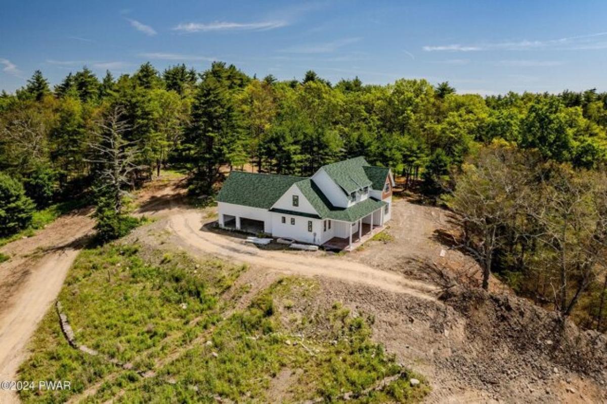 Picture of Home For Sale in Milford, Pennsylvania, United States