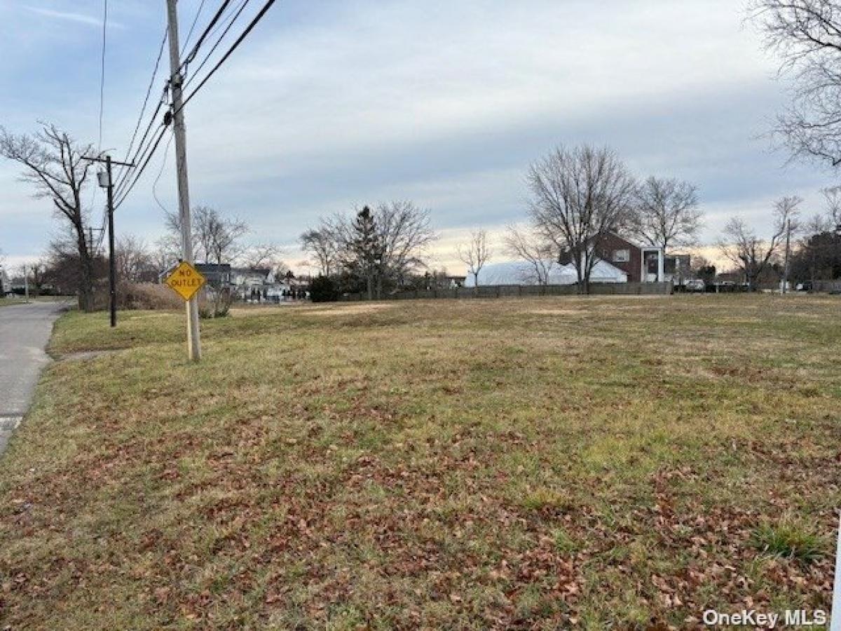 Picture of Residential Land For Sale in Babylon, New York, United States