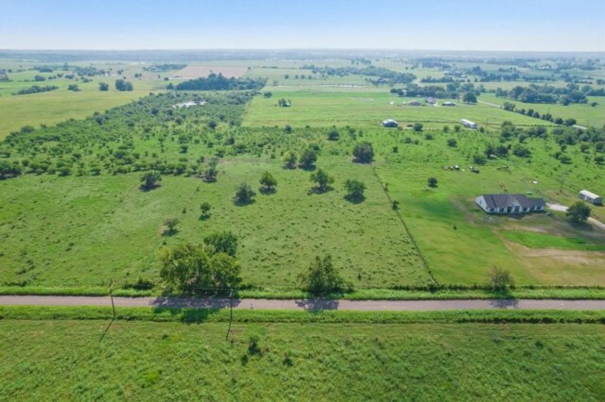 Picture of Residential Land For Sale in Navasota, Texas, United States