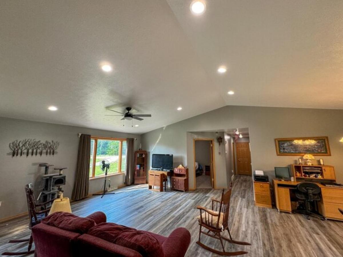 Picture of Home For Sale in Huron, South Dakota, United States