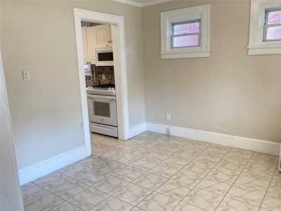 Home For Rent in Roslyn Heights, New York