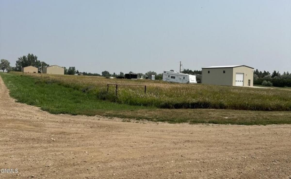 Picture of Residential Land For Sale in Williston, North Dakota, United States