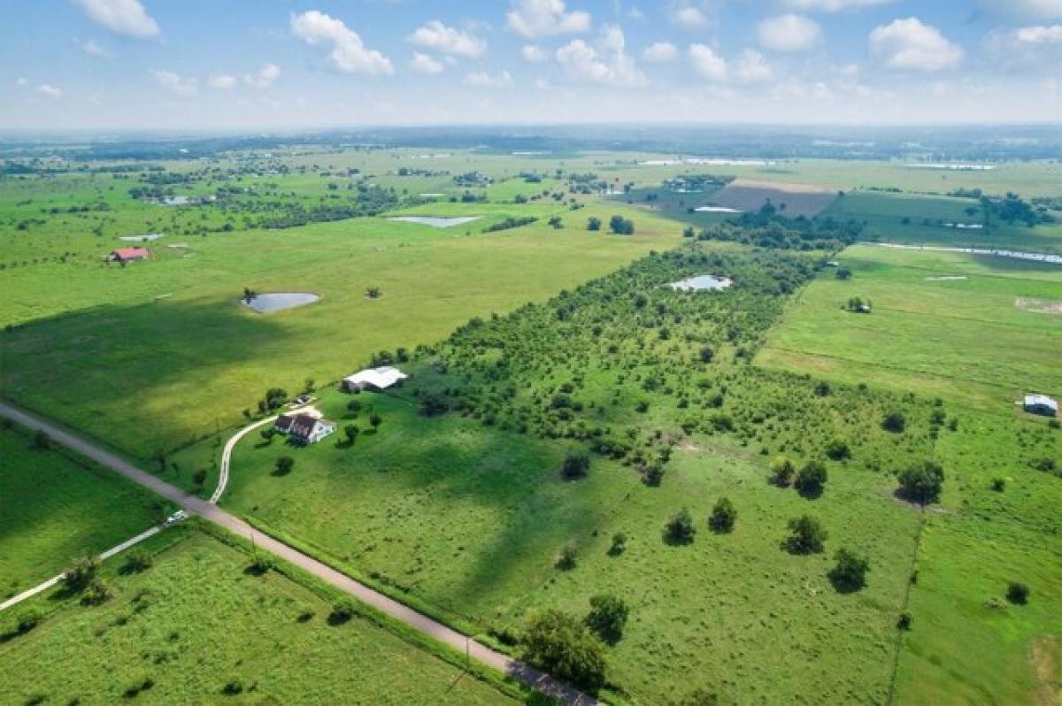 Picture of Residential Land For Sale in Navasota, Texas, United States