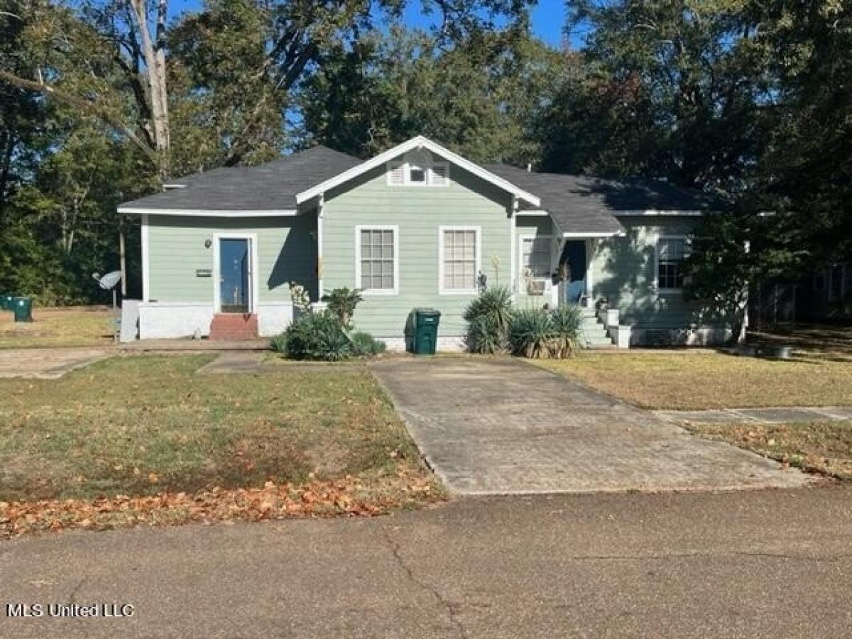 Picture of Home For Sale in Greenwood, Mississippi, United States