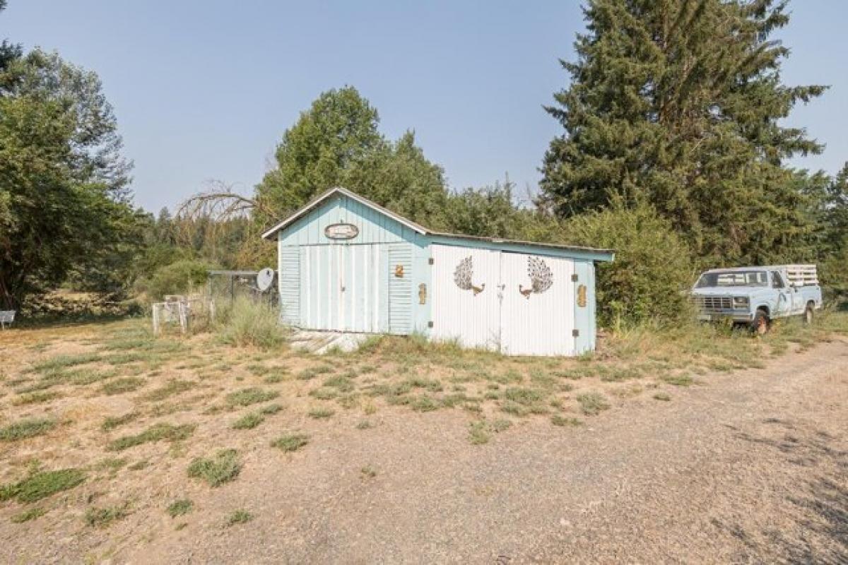 Picture of Home For Sale in Chattaroy, Washington, United States