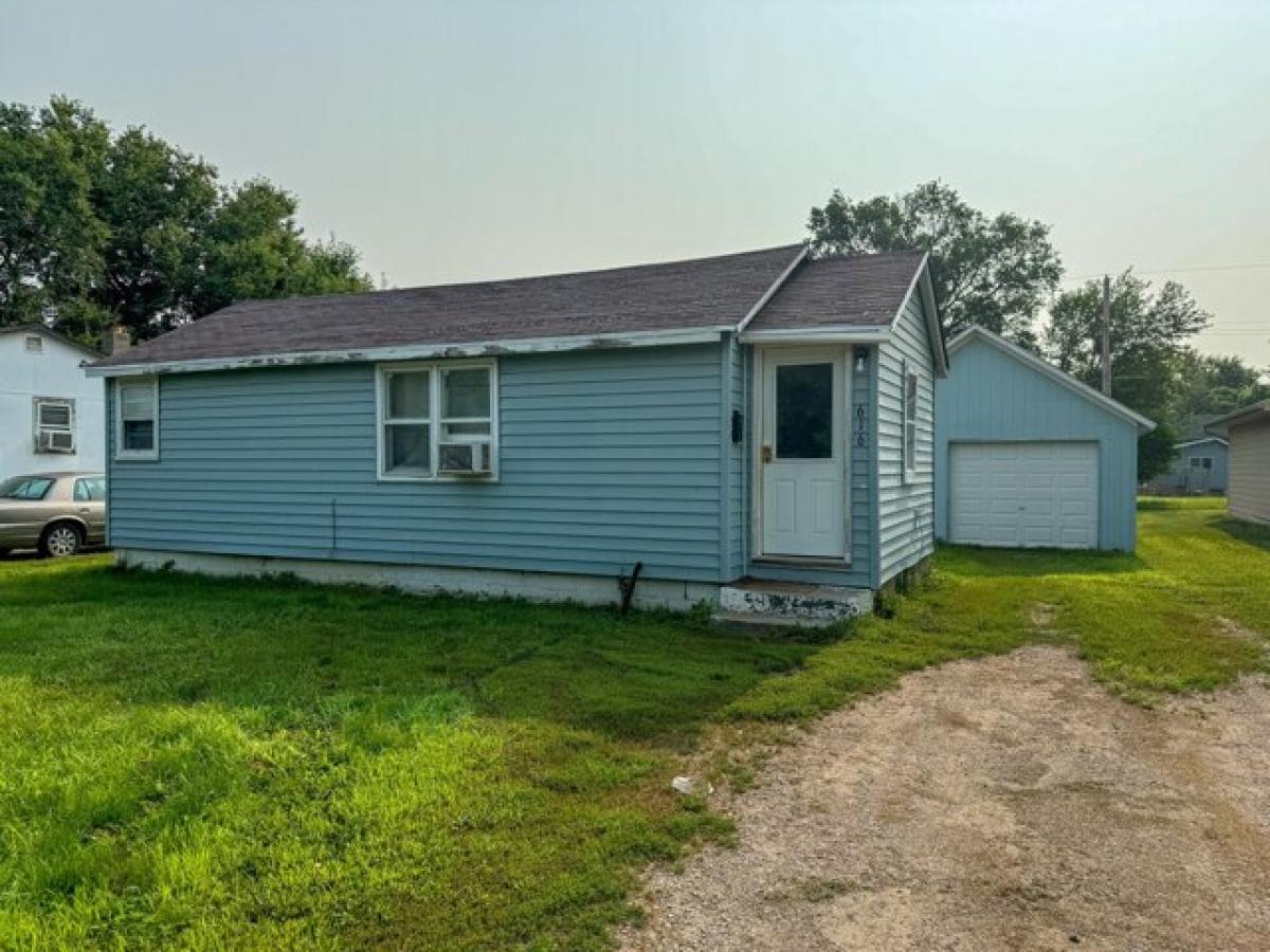 Picture of Home For Sale in Huron, South Dakota, United States