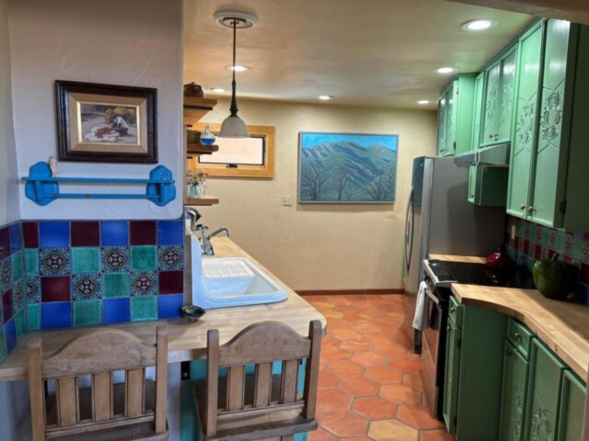 Picture of Home For Sale in Taos, New Mexico, United States