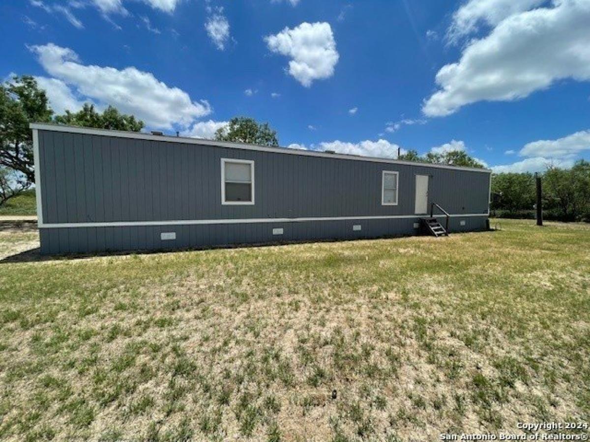 Picture of Home For Sale in Christine, Texas, United States