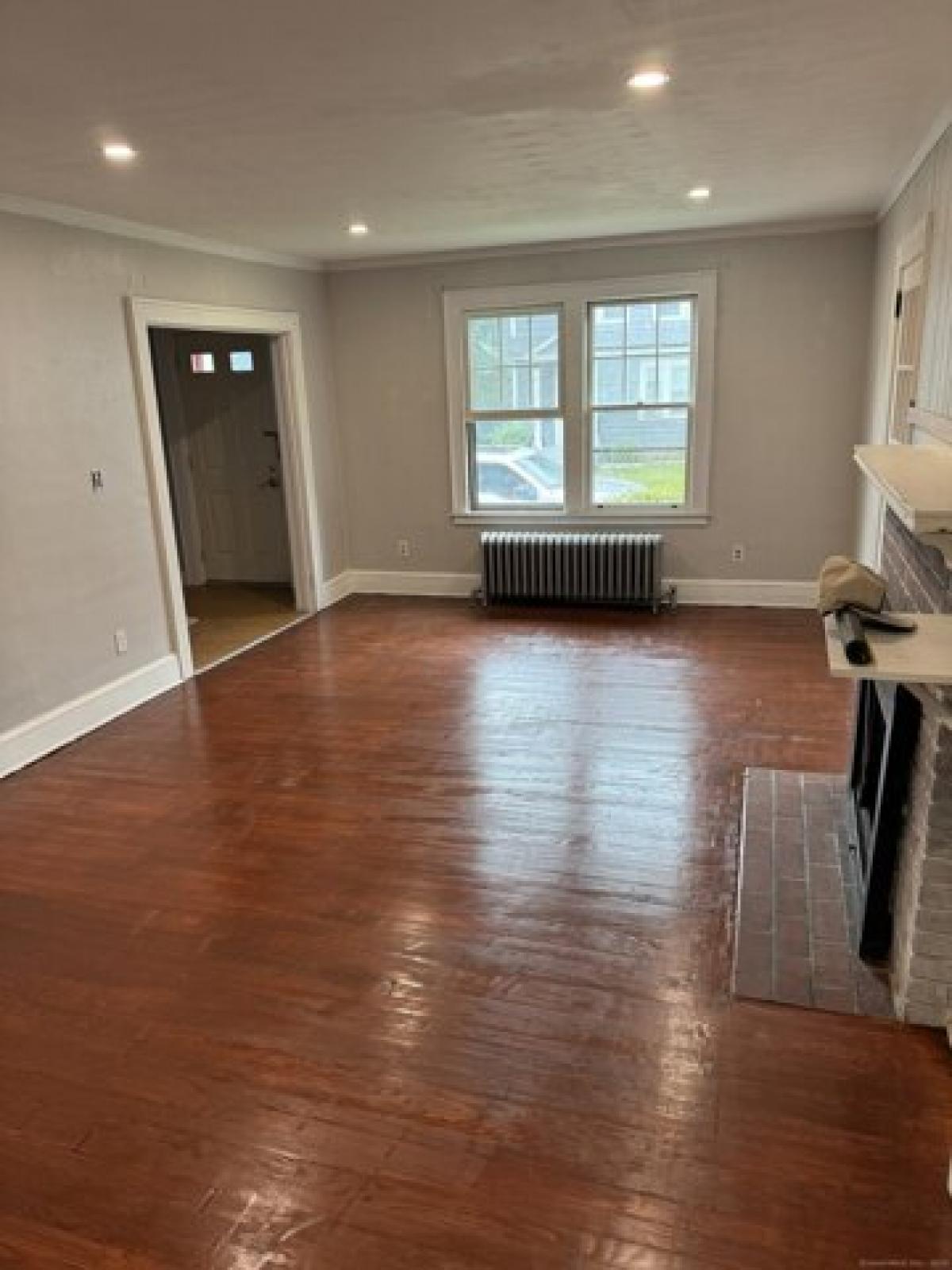 Picture of Home For Sale in East Hartford, Connecticut, United States