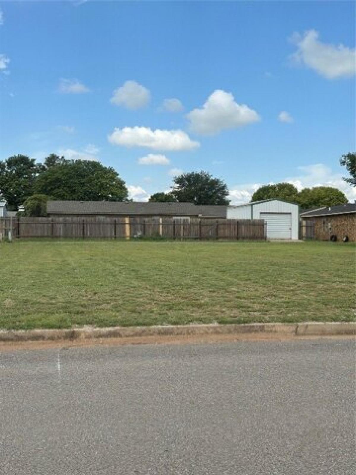 Picture of Residential Land For Sale in Elk City, Oklahoma, United States