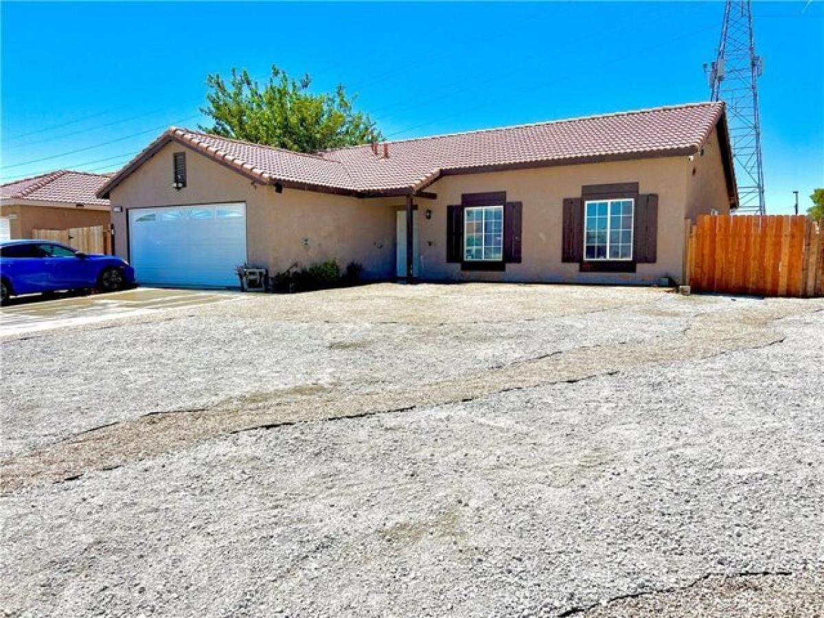 Picture of Home For Sale in Adelanto, California, United States