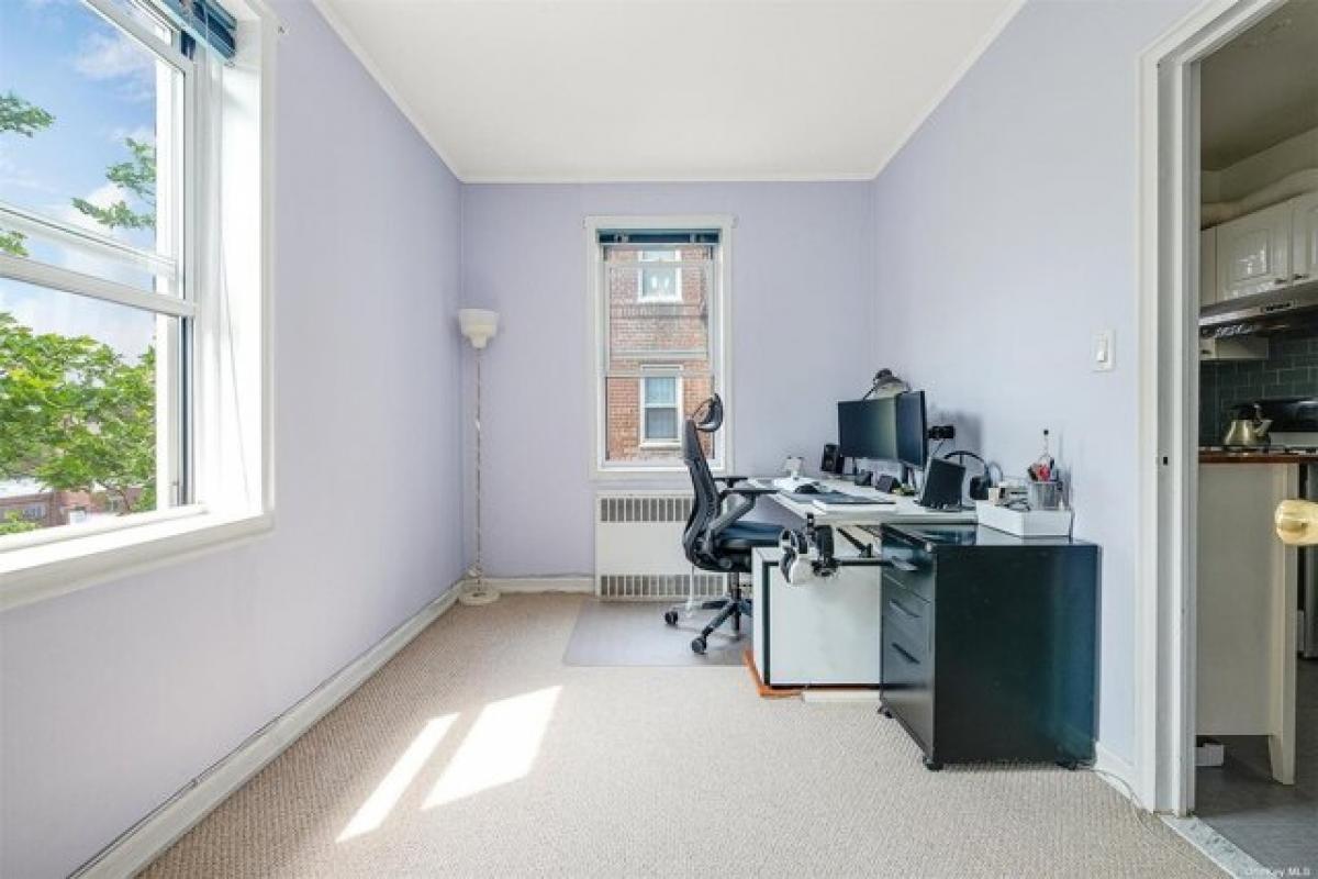 Picture of Home For Rent in Rego Park, New York, United States