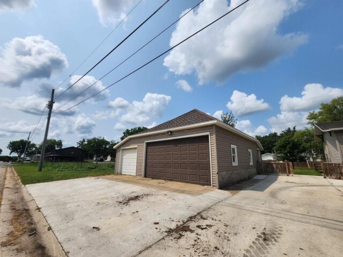 Picture of Home For Sale in Emmetsburg, Iowa, United States